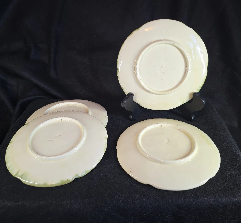 VTG Majolica Green Grapes and Leaves 1920-33 Czechoslovakia #830 7” Salad Plate